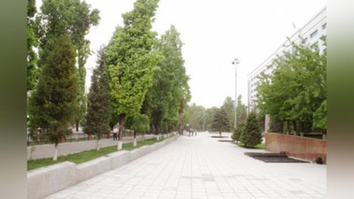 Изрображение 'МИНОБОРОНЫ ДЕМОНТИРУЕТ ОГРАЖДЕНИЯ ВОКРУГ СВОИХ ЗДАНИЙ'