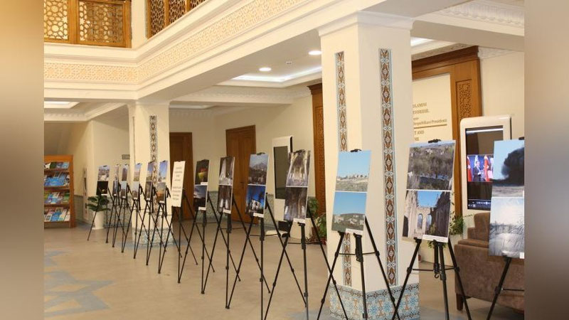 Изрображение 'В Ташкенте открылась фотовыставка про Карабах'