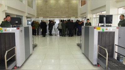 'Egizagining pasporti bilan xorijga chiqmoqchi bo`lgan fuqaro aniqlandi'ning rasmi