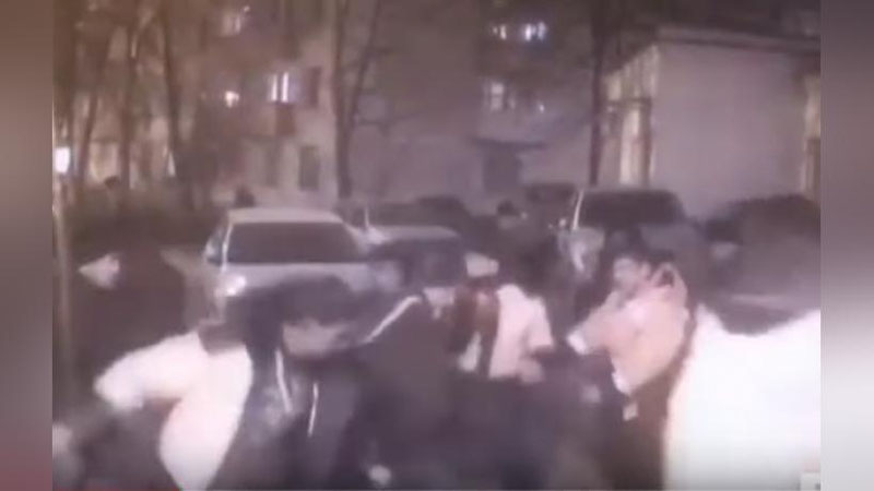 'Moskvada o`nlab o`zbeklar va qirg`izlar o`rtasida ommaviy mushtlashuv bo`ldi (video)'ning rasmi