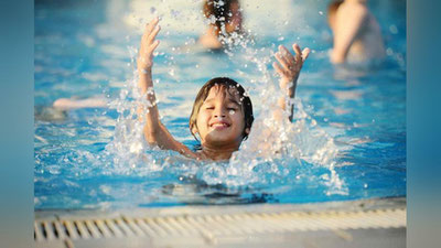 'Jurnalistlarning farzandlari uchun suvda bayram tashkil etilmoqda'ning rasmi