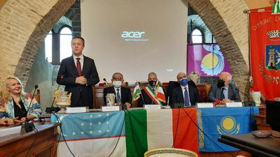 'Риштон кулолчилик мактаби Италия билан ҳамкорликни йўлга қўймоқда'ning rasmi