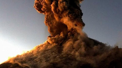 Изрображение 'В Мексике взорвался действующий вулкан Попокатепетль (видео)'