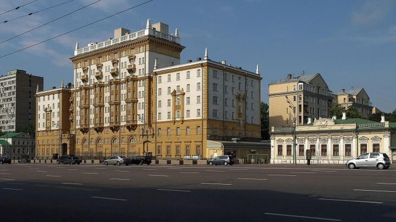 Изрображение 'Посольство США в Москве призвало американцев немедленно покинуть Россию'