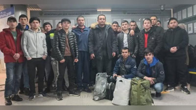 Изрображение 'Дипломаты помогли 47 узбекистанцам, содержащимся в изоляторах для мигрантов в РФ, вернуться на родину'