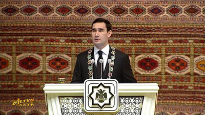 'Туркманистоннинг янги президенти ҳукуматни тўлиқ истеъфога чиқарди'ning rasmi