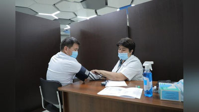 Изрображение 'Сотрудников Мининноваций привили китайской вакциной'