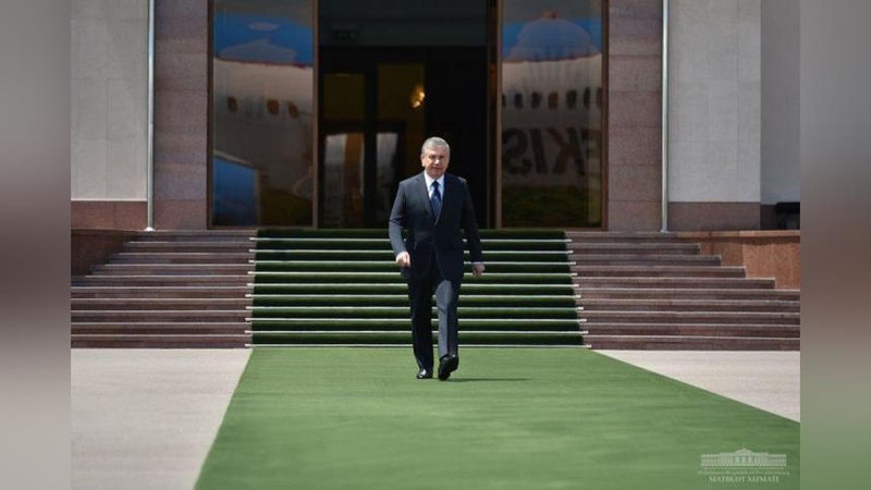 Изрображение 'Президент Узбекистана отбыл в Москву'