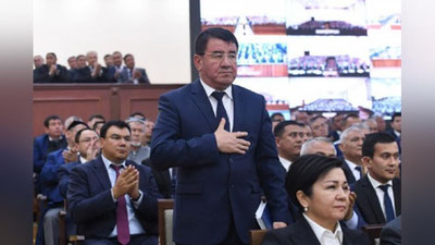 Изрображение 'В Термезе вновь избранные депутаты утвердили кандидатуру хокима Туры Боболова'