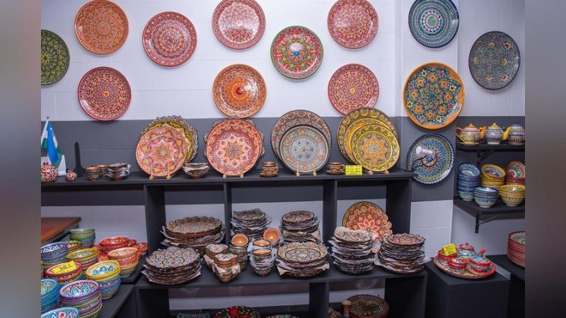 Изрображение 'В Афинах открылся Торговый дом узбекских ремесленников (фото, видео)'