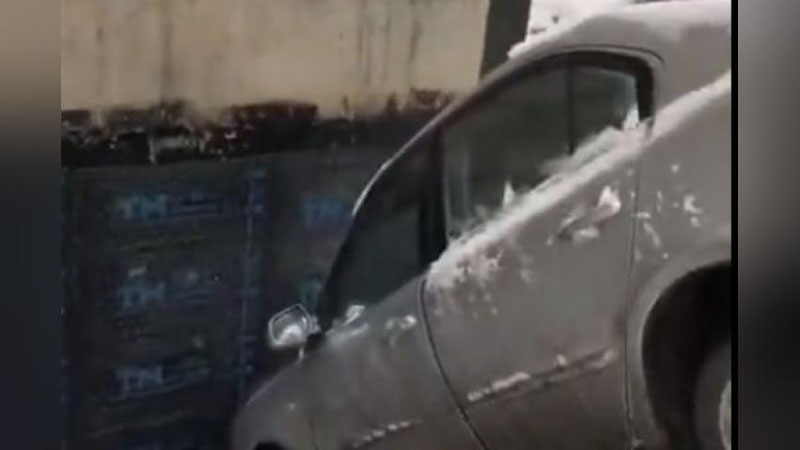 'Toshkent shahrida avtomobil qurilish binosi uchun qazilgan chuqurga tushib ketdi (video)'ning rasmi