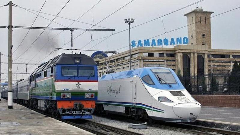 '“O`zbekiston temir yo`llari” Mustaqillik bayrami munosabati bilan mahalliy aviaqatnovlarga chegirmalarini e`lon qildi'ning rasmi