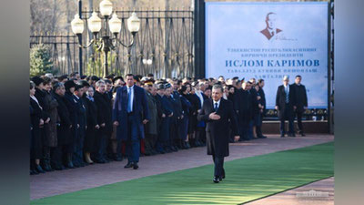Изрображение 'Президент и члены правительства почтили память Ислама Каримова (фото)'