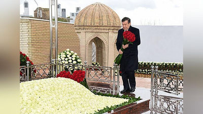 '​Shavkat Mirziyoev bugun Birinchi Prezidentimiz Islom Karimov qabrini ziyorat qildi'ning rasmi