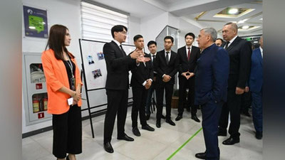 Изрображение 'Глава Татарстана прибыл в Джизак'