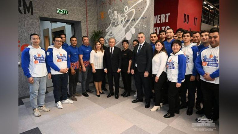 Изрображение 'Президент посетил Министерство цифровых технологий'