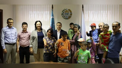 '9 нафар ота-она ёки қонуний вакиллари бўлмаган ўзбекистонлик бола Санкт-Петербургдан ватанга олиб келинди'ning rasmi