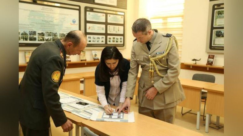 'Qurolli Kuchlar akademiyasi britaniyalik mehmonlarni hayratlantirdi'ning rasmi