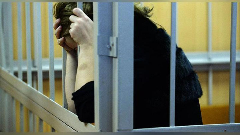 'Қизингиз билан қамоқда бирга ўтирганман...'ning rasmi