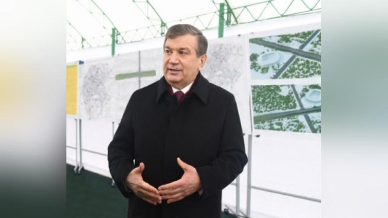 '​Shavkat Mirziyoev poytaxtning Bunyodkor va Muqimiy ko`chalarida qurilayotgan yangi yo`l o`tkazgich qurilishi bilan tanishdi'ning rasmi