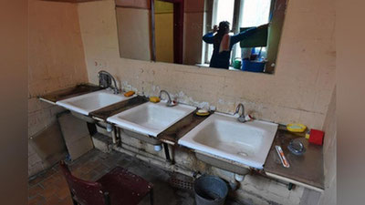 '20 йилдан бери талабаман дея муғомбирлик қилаётган аёл талабалар турар-жойидан ҳайдаб чиқарилди 'ning rasmi