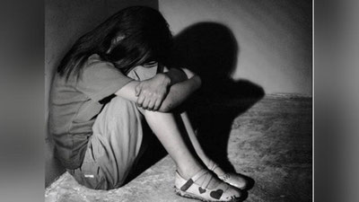 'Qoraqalpog`istonda 3 yoshli ukasini bo`g`ib o`ldirgan 15 yoshli qizga sud hukmi o`qildi'ning rasmi