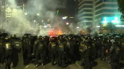 'Indoneziyada tartibsizliklar avj olmoqda (Video) 'ning rasmi