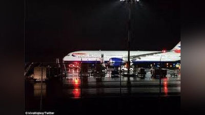 '“British Airways” kompaniyasining samolyoti favqulodda qo`nishni amalga oshirdi'ning rasmi