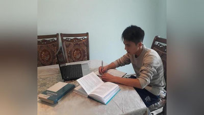 'Ertadan O'zbekistondagi ayrim maktablarda darslar masofaviy tarzda boshlanadi'ning rasmi