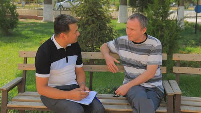 'Farg`onalik fuqaro 45 yoshida tug`ilganlik haqidagi guvohnomaga ega bo`ldi'ning rasmi