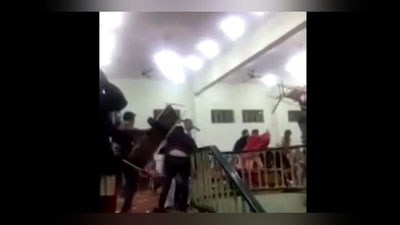 Изрображение 'В ИНДИИ НА СВАДЬБЕ ПОДРАЛИСЬ СТОРОНЫ ЖЕНИХА И НЕВЕСТЫ (ВИДЕО)'