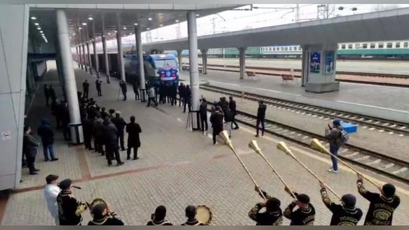 Изрображение 'В Ташкенте торжественно встретили первый грузовой поезд из Турции (видео)'