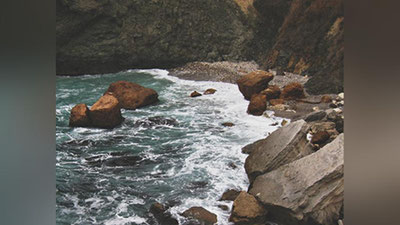 '“Axtachi”, “Haramjo`y”, “Pat - put”, “Hezalak”, “Chot”, “Sumak” , “Qo`tirsoy”... 30 yildirki bu kabi qo`pol va nomi tushunarsiz bo`lgan geografik ob`ektlarning toponimik   nomlarni   almashtirish   masalasi   ko`rib   chiqilmagan'ning rasmi