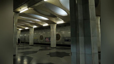 'Toshkent metrosining «Xalqlar do`stligi» bekatida bir tomon chiqish yo`li yopiladi'ning rasmi