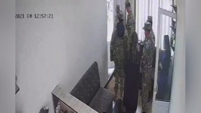 'Sirdaryoda ayol harbiylar bilan janjallashdi'ning rasmi