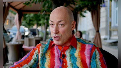 'Ukrainalik jurnalist o`zbekistonliklardan uzr so`rab chiqdi (video)'ning rasmi