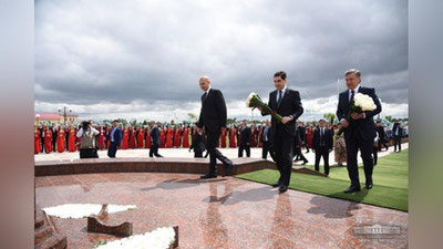 'Президентлар “Ўзбек-туркман” дўстлик уйинининг очилиш маросимида (фото)'ning rasmi