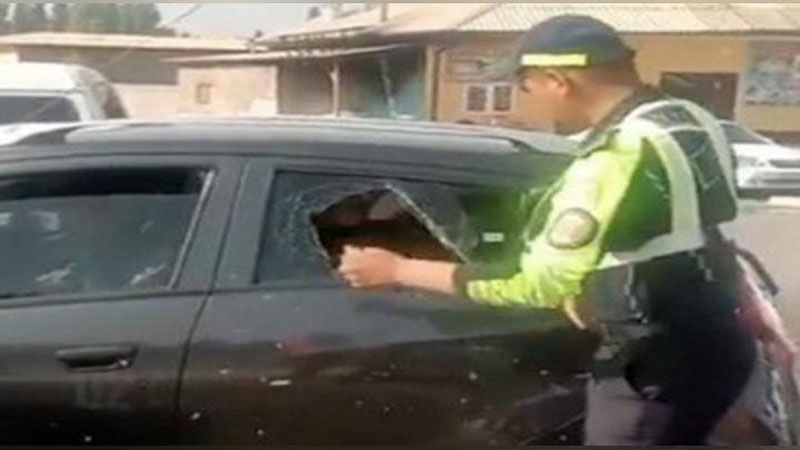 'Farg`onada YPX xodimi haydovchisi eshikni ochishni istamagan "Spark" oynasini urib sindirdi(video)'ning rasmi