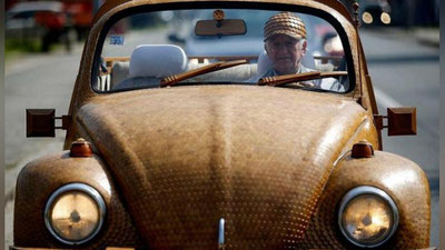 'Пенсионер “Фольксваген-қўнғиз”ни бутунлай ёғочга айлантирди (Фото)'ning rasmi