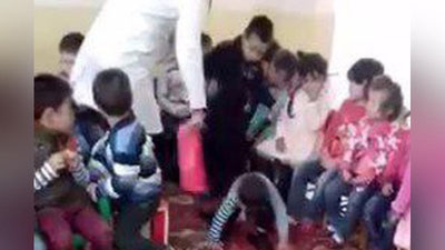 'Tezkor! Urganchdagi 2-MTMda bolalar tarbiyachi tomonidan urilyapti (video)'ning rasmi
