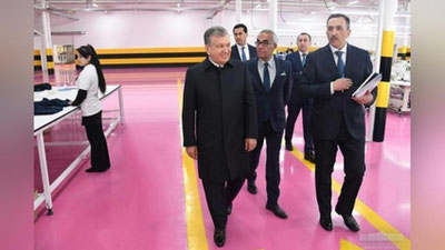 Изрображение 'Президент Шавкат Мирзиёев побывал в СЭЗ “Хазорасп” (фото)'