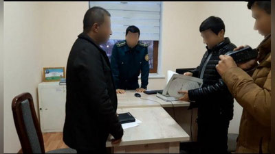 '«Ishni hal qilsangiz, 700 dollar beraman» Qashqadaryoda korxona boshlig`i tekshirishni yopish uchun IIB xodimiga pora berayotib qo`lga tushdi'ning rasmi