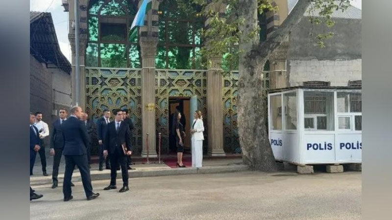 Изрображение 'В азербайджанском Гяндже открылось почетное консульство Узбекистана'