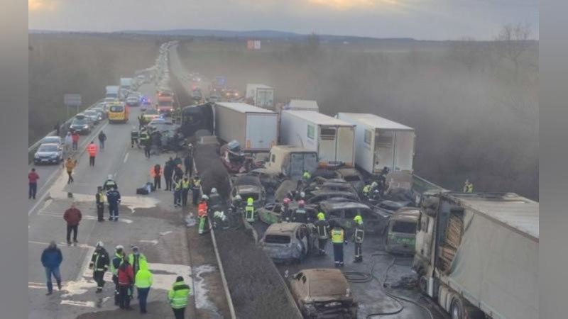 'Vengriyada yirik avtohalokat oqibatida 19 ta avtomobil yonib ketdi'ning rasmi
