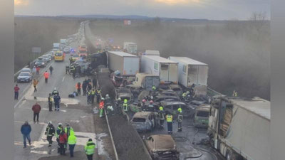 'Vengriyada yirik avtohalokat oqibatida 19 ta avtomobil yonib ketdi'ning rasmi