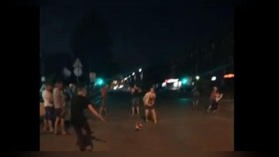 'Futbol muxlisini mashina urib ketdi (Video) 'ning rasmi