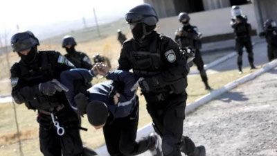 'Qirg`izistondan kontrabanda qilingan katta miqdordagi kuchli ta`sir qiluvchi dorilarni pullayotgan 7 kishiga hukm o`qildi'ning rasmi