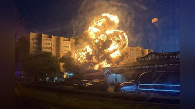 'Rossiyada uy ustiga  harbiy samolyot qulab tushdi'ning rasmi