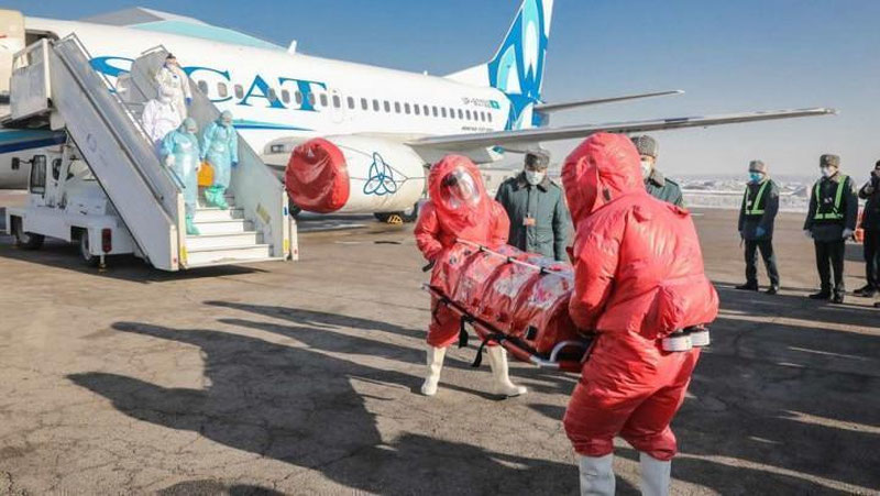 'Olmaota aeroportida koronavirusdan zararlangan "bemor" kutib olindi (foto)'ning rasmi