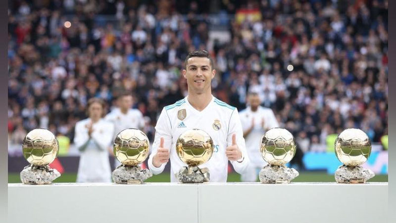 'Ronaldu EChLni besh marta yutgan dunyodagi birinchi inson'ning rasmi